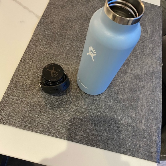 Light blue hydro flask - Picture 4 of 4